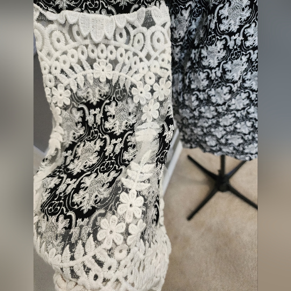 Gorgeous Tunic Length Blouse - Picture 9 of 9